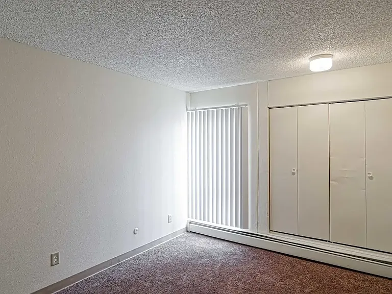Pine Creek Apartments — Photo 10