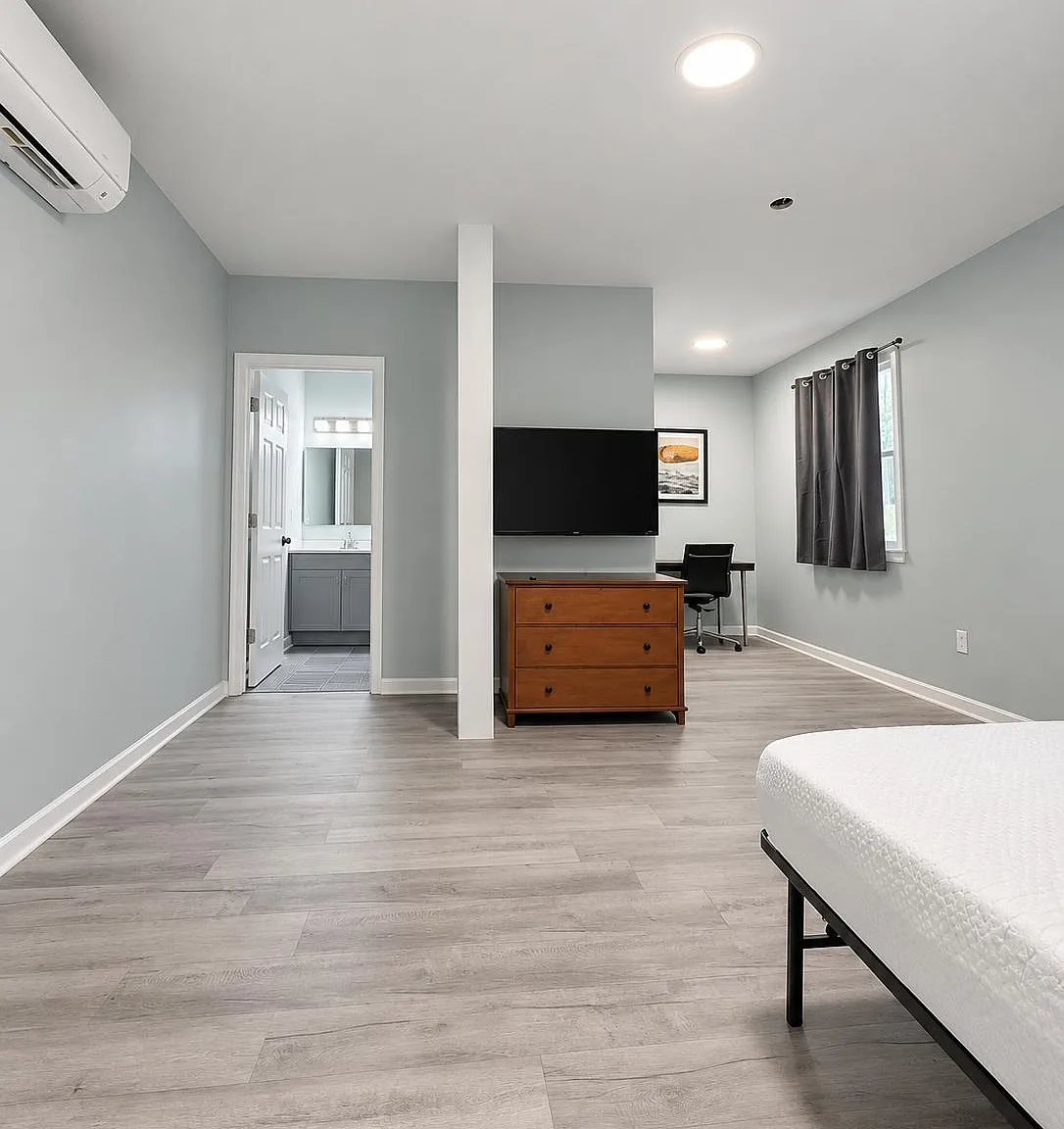 4 bed, 6.0 bath, 4000 sqft, $1,360 — Photo 1