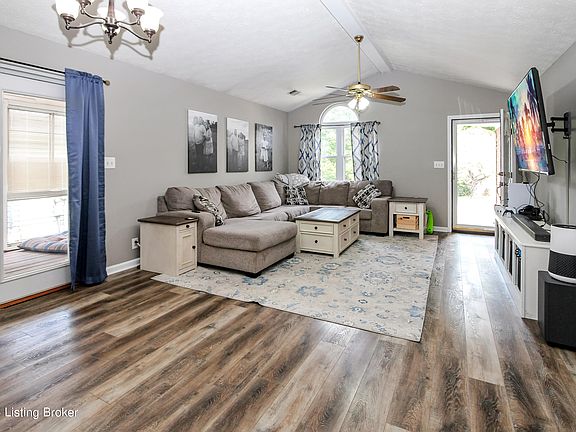 3rd image of 123 Plantation Dr