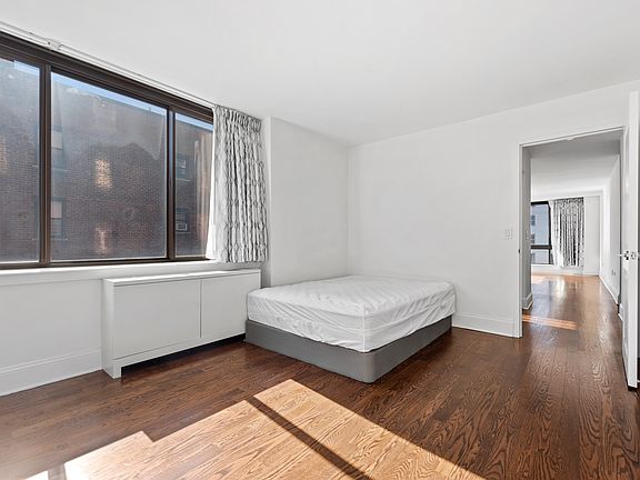 3rd image of 300 E 64th St APT 16D