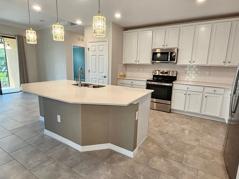 10027 Crooked Creek Dr #101 — Photo 19