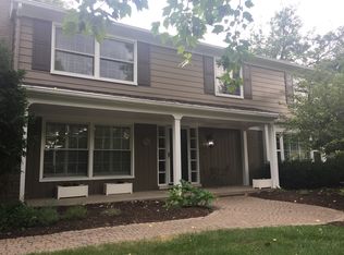 837 Foxhall Rd, Bloomfield Hills, MI 48304