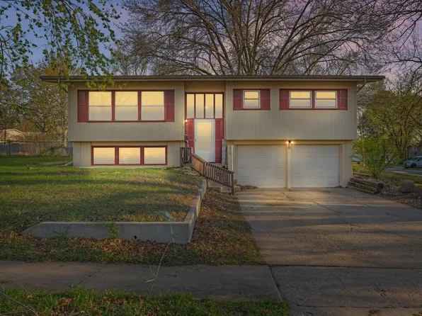 3725 SW 30th Ter, Topeka, KS 66614