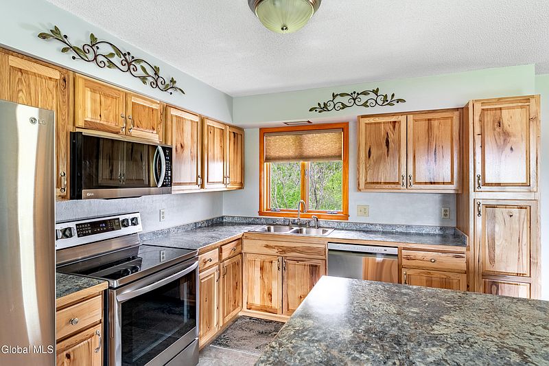 4th image of 57 Casey Road