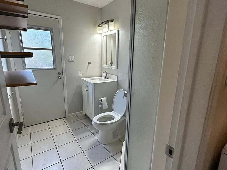 1058 Awawamalu St #E — Photo 14