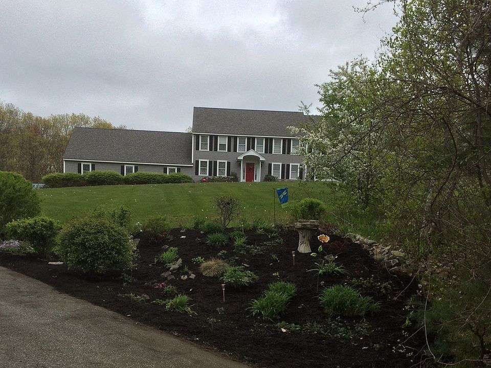2nd image of 484 Sharpners Pond Rd