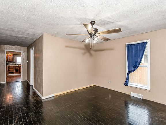 5th image of 206 E Huron St