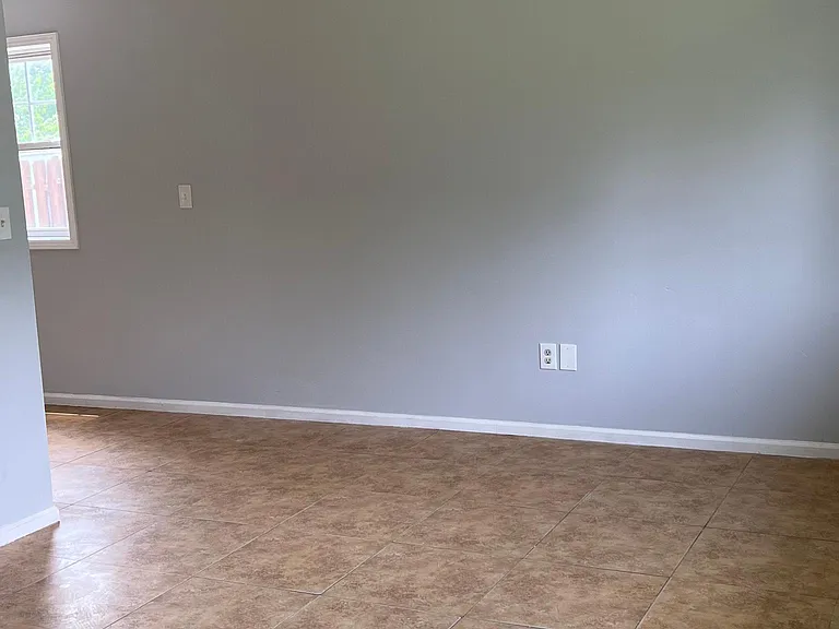 434 Applegate Ave — Photo 2