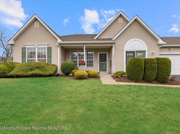 14 Deerchase Lane, Lakewood, NJ 08701