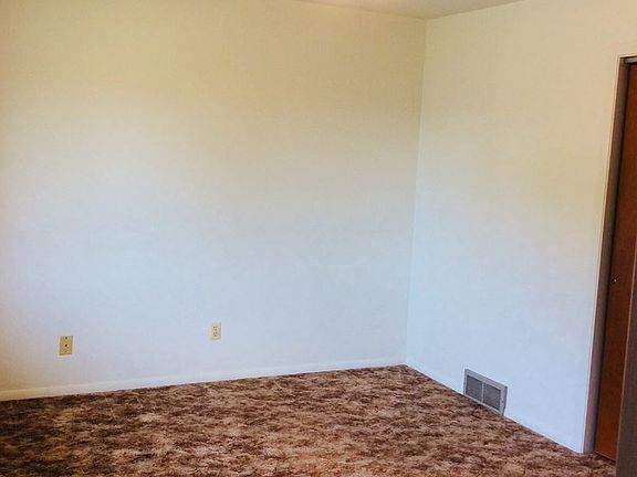 3rd image of 2002 E Lincoln St APT 03