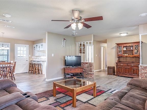 5th image of 14381 Boles St