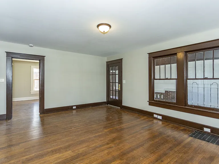 2715 Avenue H — Photo 19