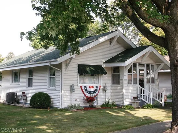 317 N Kalamazoo St, White Pigeon, MI 49099