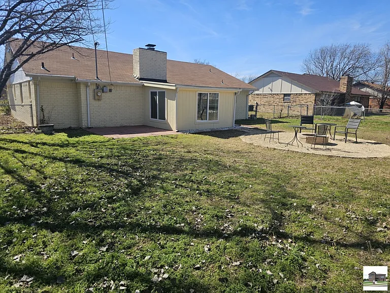 211 E Hogan Dr — Photo 26