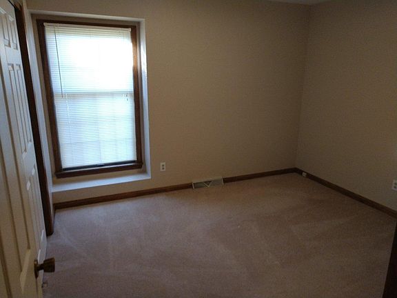 2nd image of 21 Lakeview Cir #21