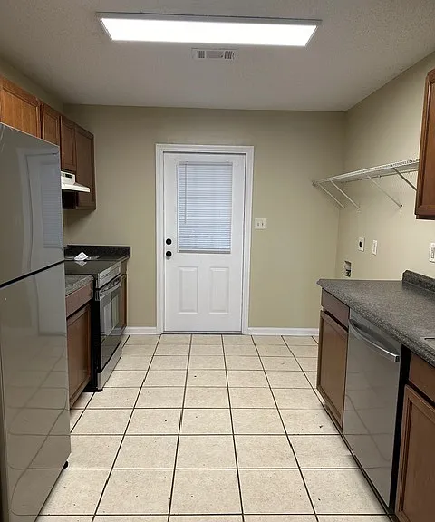 323 Carriage Ln #A — Photo 7
