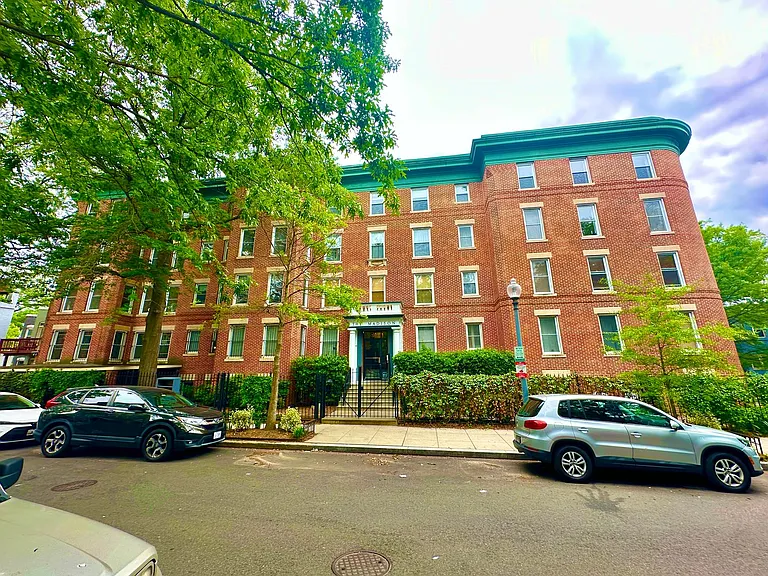 52 Quincy Pl NW #205 — Photo 1