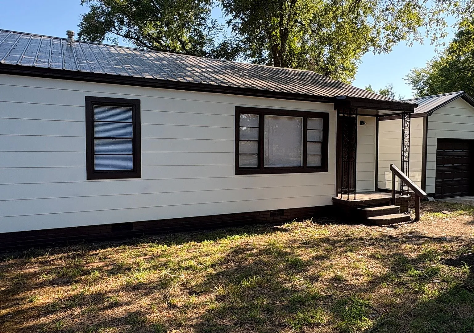 Fully remodeled 4 bedroom, 2 bathroom home on a quiet street — Photo 3