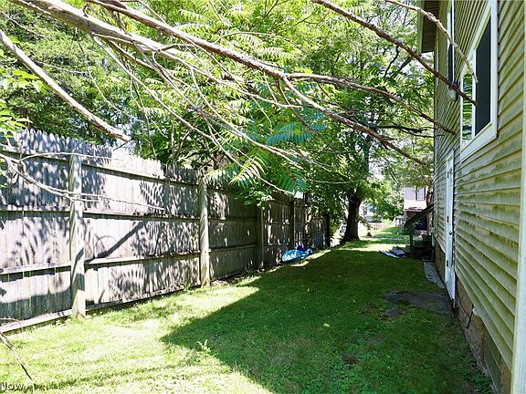 4th image of 2250 6th St SW