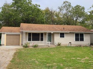 1908 W 2nd St, Taylor, TX 76574