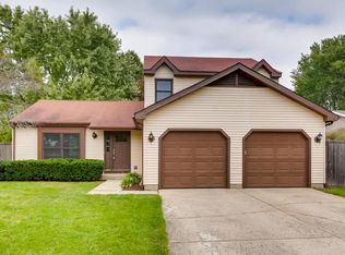 5414 W Greenbrier Dr, McHenry, IL 60050