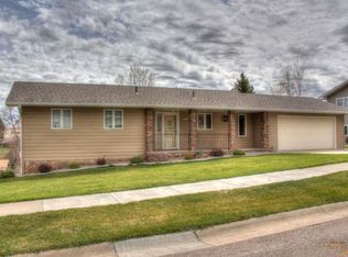 618 Crestview Dr, Rapid City, SD 57702