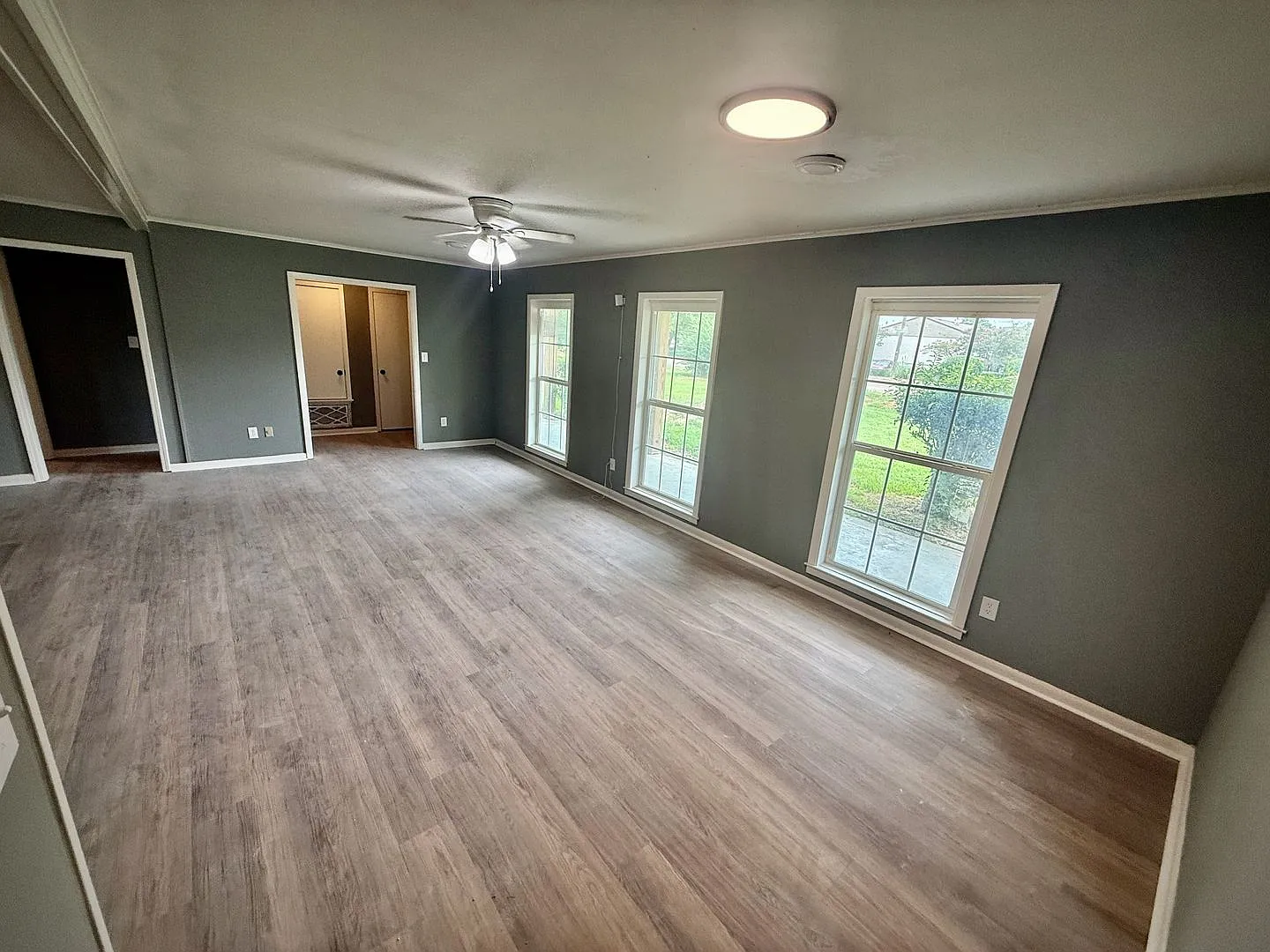 3 bed 2 bath home recently renovated — Photo 3