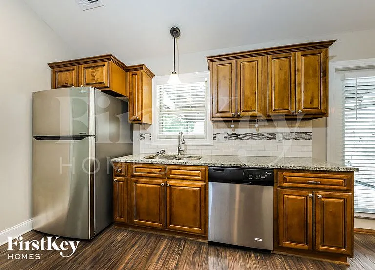 621 Dobson St — Photo 6