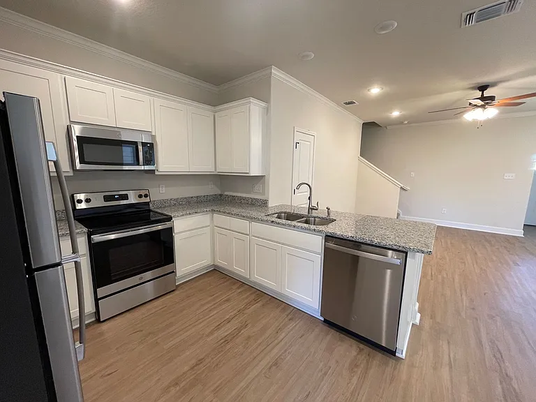 10334 Lynwood Br #102 — Photo 6