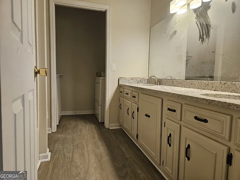 220 Courtney Way — Photo 12