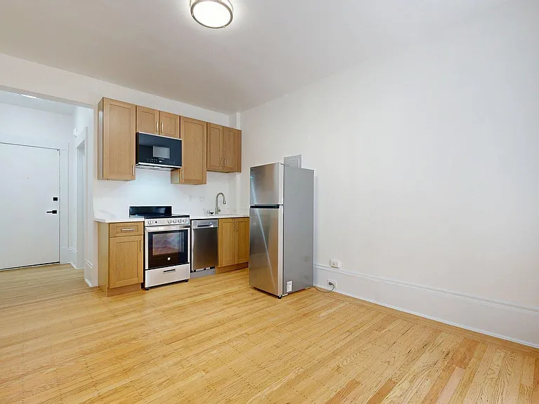 1060 Bush Street — Photo 3