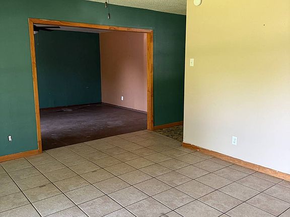 5th image of 804 E Bissell St