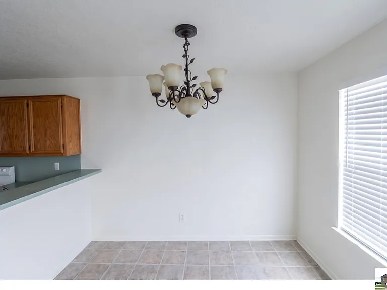 2412 Skylark Cir — Photo 4