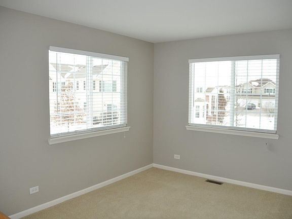 5th image of 215 Macintosh Ave #215
