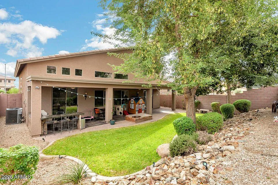 5 bed, 4.0 bath, 3061 sqft, $3,200 — Photo 3