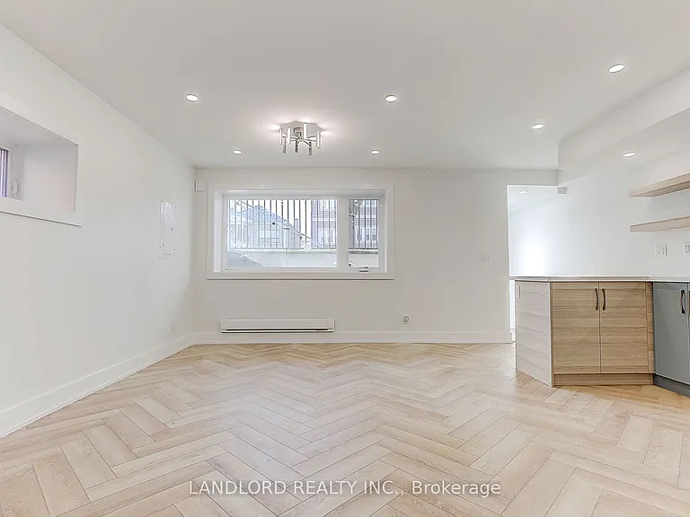 71 Livingstone Ave #LOWER — Photo 23