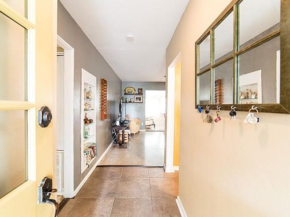 4th image of 1104 Catalpa Ln