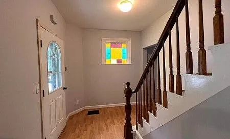 3 bed, 1.0 bath, 1188 sqft, $2,050 — Photo 2