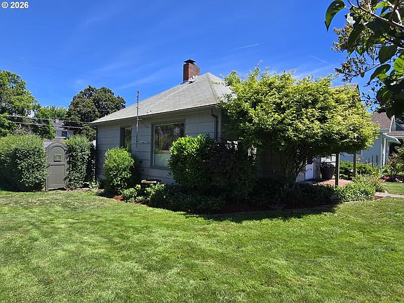 2nd image of 823 W 10th St