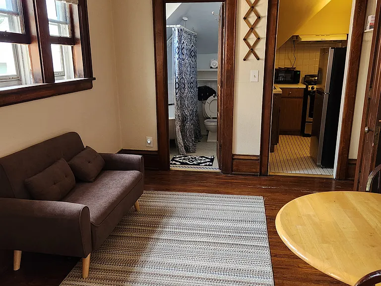 416 Crescent St NE #7 — Photo 3
