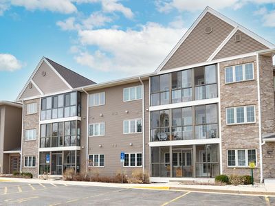 207 Oconomowoc PARKWAY, Oconomowoc, WI, 53066