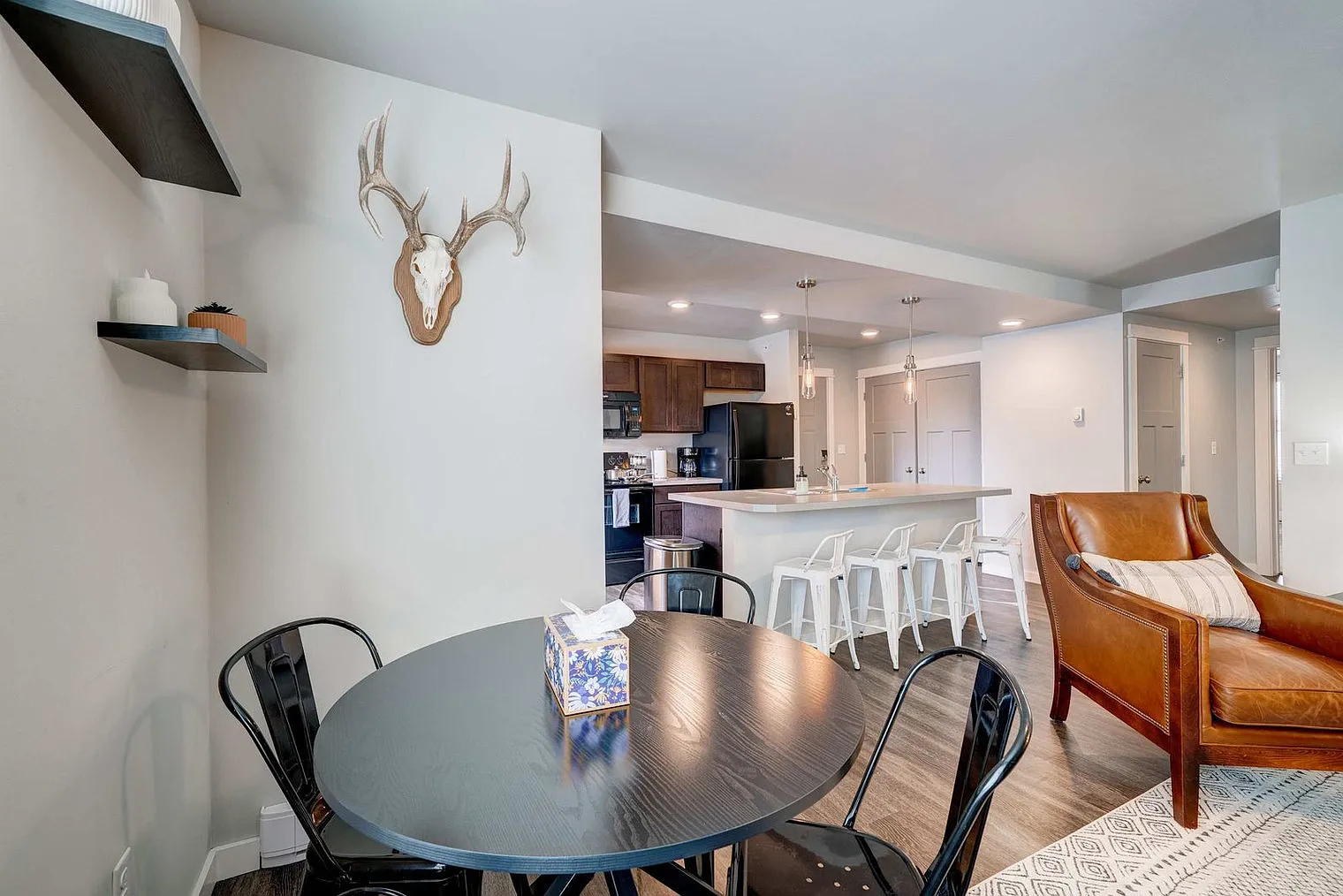 2 bed, 2.0 bath, 1194 sqft, $3,560 — Photo 3