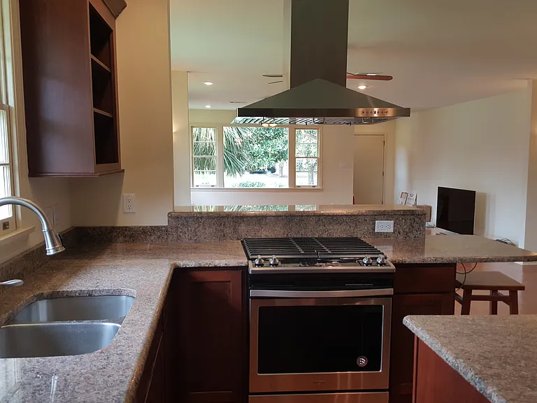 6021 Canal Blvd — Photo 8