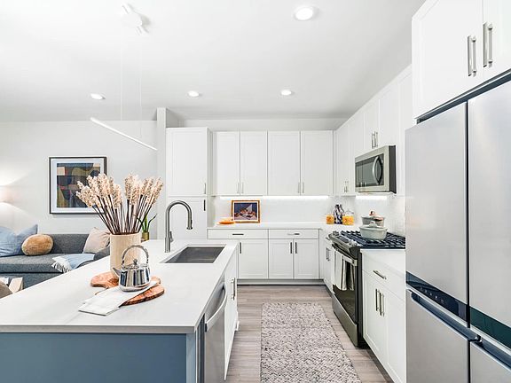 Our gourmet kitchens feature stunning quartz countertops, custom cabinetry with under-cabinet lighting, and sleek pulls_perfect for your culinary adventures. Discover your dream kitchen in the heart of Houston today!
