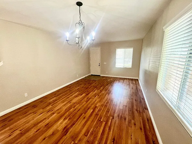 262 Glendale Ave — Photo 2