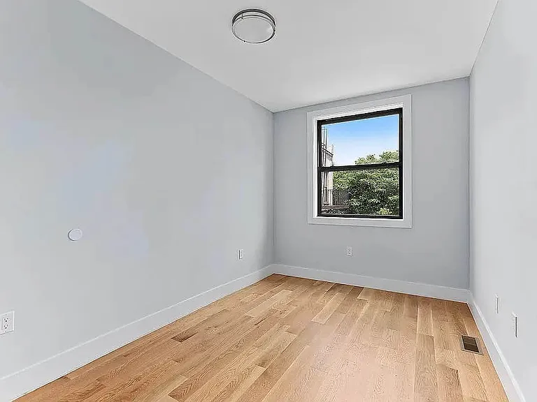 737 Park Pl #PENTHOUSE — Photo 3
