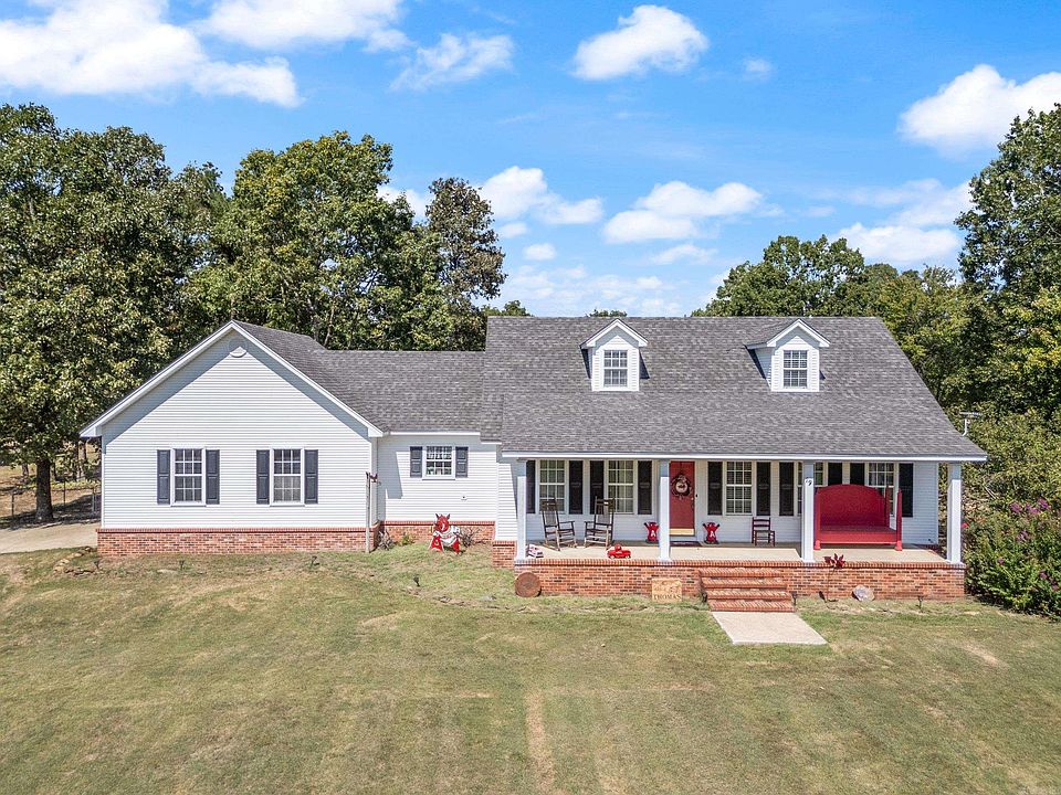 1st image of 79 Brooke Dr
