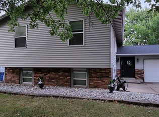 22 W Ofallon Dr, O Fallon, MO 63366