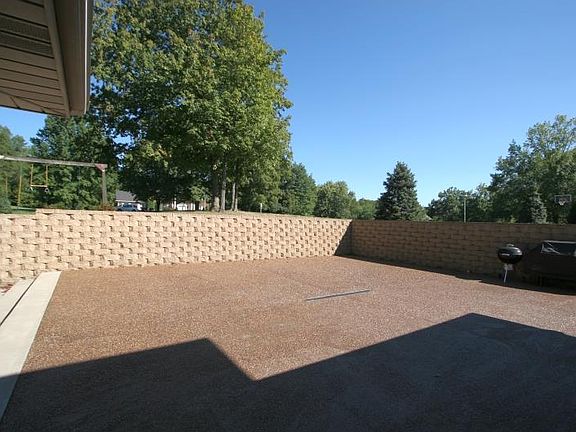 5th image of 1983 Hillbrook Dr