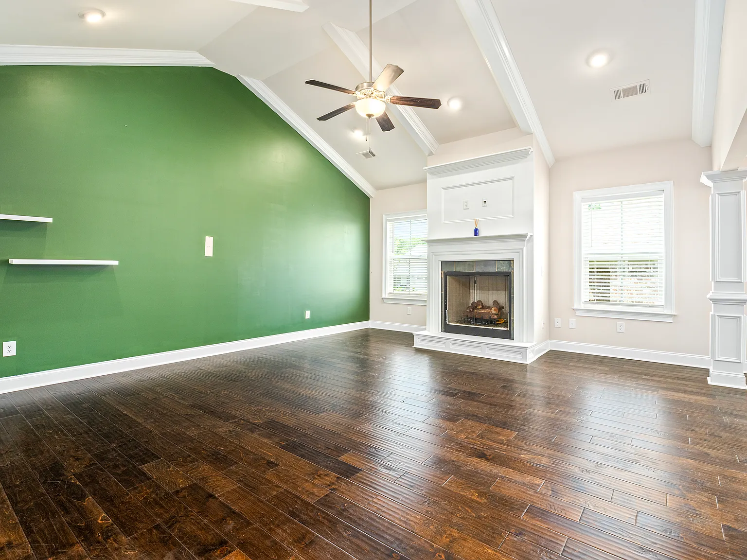 3 bed, 1923 sqft, $2,400 — Photo 2
